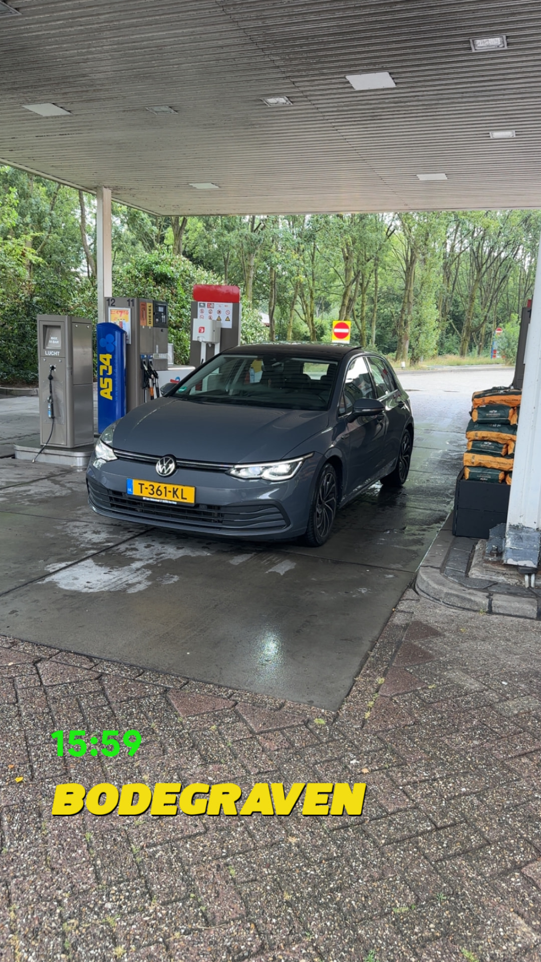 De lesauto van Rijschool LTD, een Volkswagen Golf